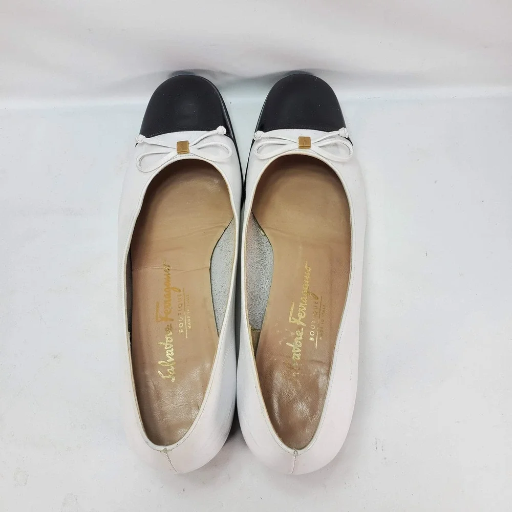 Salvatore Ferragamo Pumps Women 7.5 B White Black Cap Toe Bow Block Heel Vintage